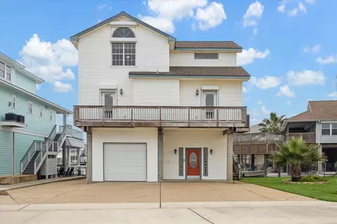 151 Tamana Dr, Tiki Island, TX 77554