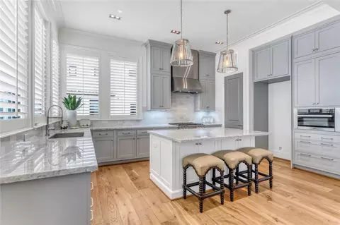 5219 Calle Cordoba Pl, Houston, TX 77007