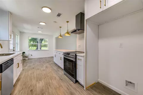 Kitchen - 5411 Logston Ln, Spring, TX 77389 photo 6 of 7