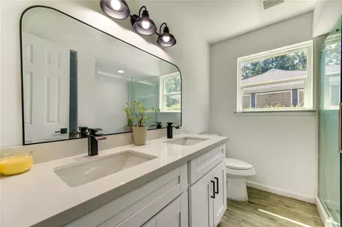 Bath - 5411 Logston Ln, Spring, TX 77389 photo 6 of 6