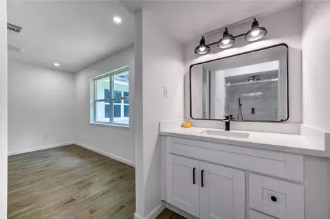 Bath - 5411 Logston Ln, Spring, TX 77389 photo 3 of 6