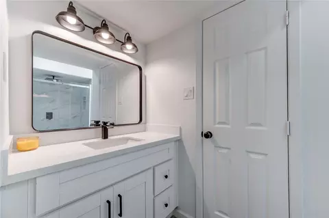 Bath - 5411 Logston Ln, Spring, TX 77389 photo 4 of 6