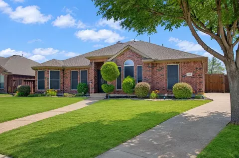 805 Kathryn Dr, Lewisville, TX 75067