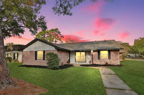 18111 Barbuda Ln, Houston, TX 77058