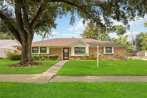 5823 Ettrick Dr, Houston, TX 77035