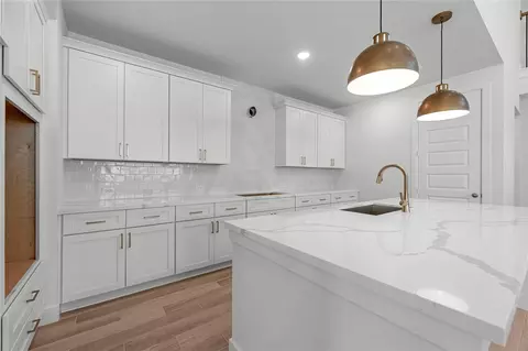 Kitchen - 15703 Juliet Ct, Conroe, TX 77302 photo 2 of 2