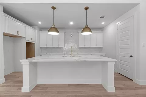Kitchen - 15703 Juliet Ct, Conroe, TX 77302 photo 1 of 2