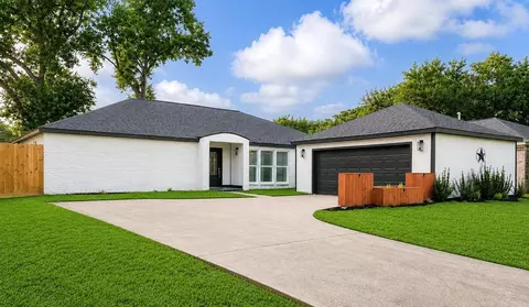 1722 Cherry Bend Dr, Houston, TX 77077