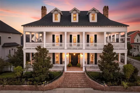 7 Caroline St, Galveston, TX 77554