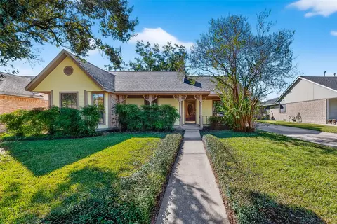405 Tudor Ct, Deer Park, TX 77536