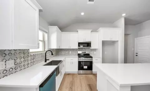 8331 Amethyst Valley Ln, Angleton, TX 77515