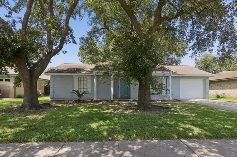 2504 Ewell Dr, League City, TX 77573