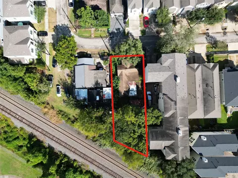 5845 Darling St, Houston, TX 77007