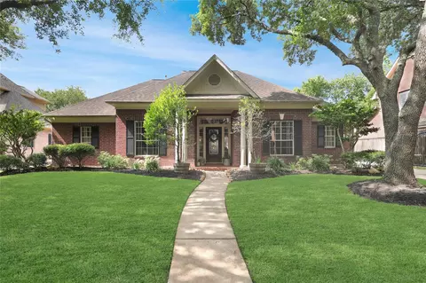7406 Summer Trail Dr, Sugar Land, TX 77479