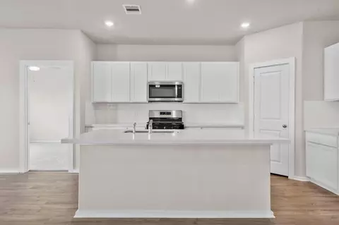 Kitchen - 1950 Stargazer Ln, Angleton, TX 77515 photo 3 of 4
