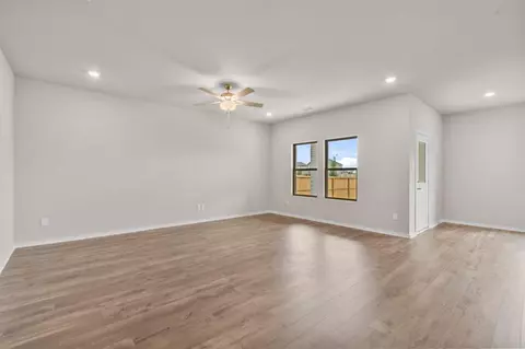 Living - 1950 Stargazer Ln, Angleton, TX 77515 photo 4 of 5