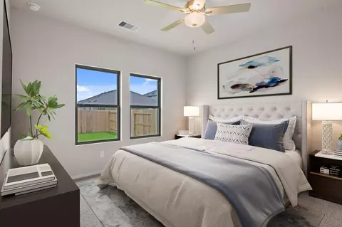 Bedroom - 1950 Stargazer Ln, Angleton, TX 77515 photo 2 of 4