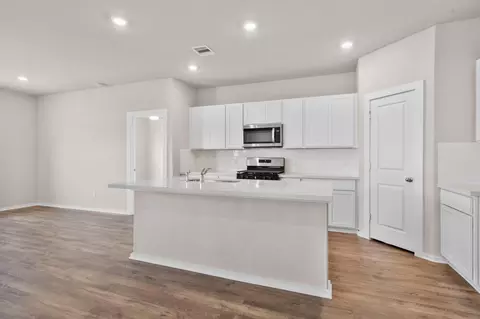 Kitchen - 1950 Stargazer Ln, Angleton, TX 77515 photo 4 of 4