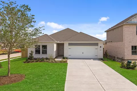 Exterior - 1950 Stargazer Ln, Angleton, TX 77515 photo 4 of 7