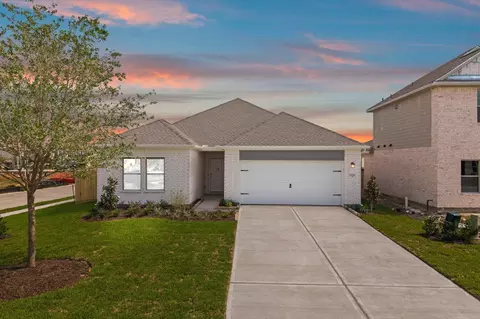 1950 Stargazer Ln, Angleton, TX 77515
