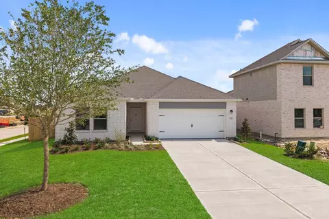 Exterior - 1950 Stargazer Ln, Angleton, TX 77515 photo 5 of 7