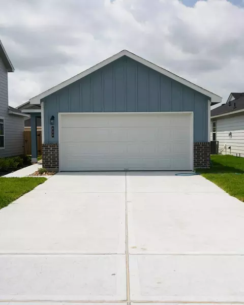 818 Stoney Point Ln, Dayton, TX 77535