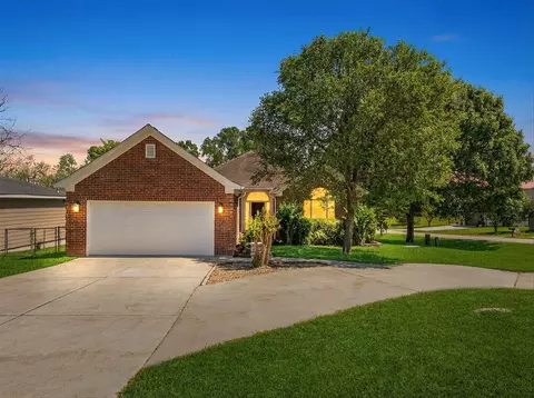 958 Lake View Dr, Montgomery, TX 77356