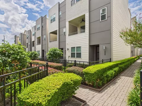 2761 Clinton Dr, Houston, TX 77020