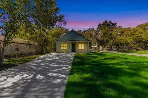 1309 Smith St, Navasota, TX 77868