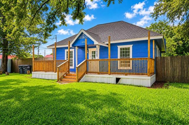 111 E Southland Ave, Alvin, TX 77511