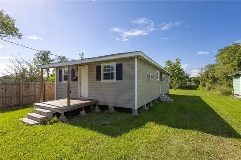 1840 Ollie St, Beaumont, TX 77705