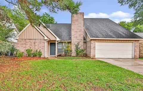 4719 Silver Frost Dr, Houston, TX 77066