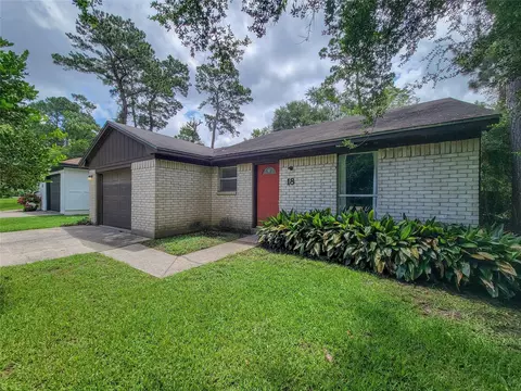 18 N Wavy Oak Cir, The Woodlands, TX 77381