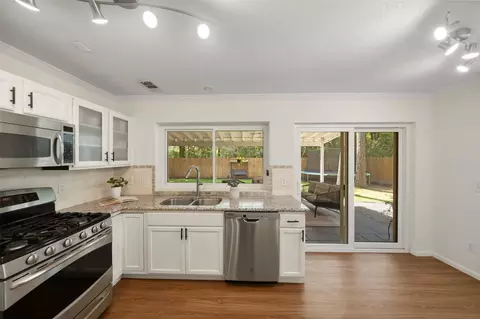 Kitchen - 3 E Stony Bridge Cir, Spring, TX 77381 photo 3 of 6