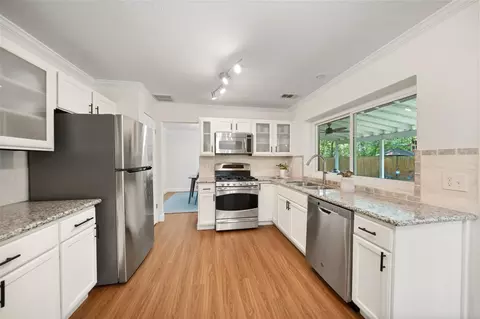 Kitchen - 3 E Stony Bridge Cir, Spring, TX 77381 photo 2 of 6