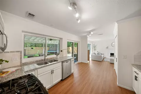 Kitchen - 3 E Stony Bridge Cir, Spring, TX 77381 photo 4 of 6