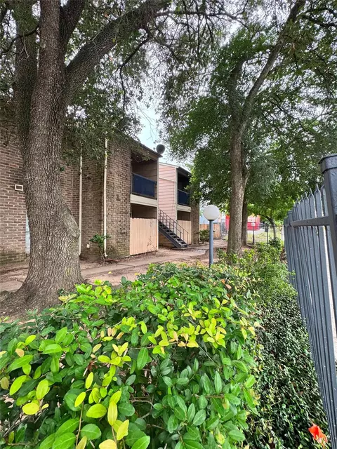 8201 Richmond #12, Houston, TX 77063