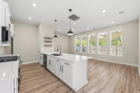 Kitchen - 559 Dry Fork Ln, Conroe, TX 77304 photo 2 of 4