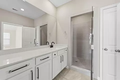 Bath - 559 Dry Fork Ln, Conroe, TX 77304 photo 2 of 4