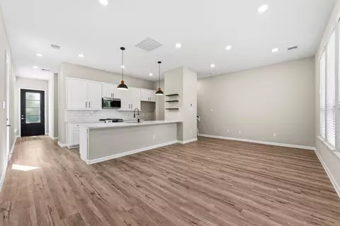 Living - 559 Dry Fork Ln, Conroe, TX 77304 photo 2 of 3