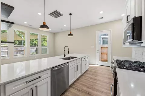Kitchen - 559 Dry Fork Ln, Conroe, TX 77304 photo 3 of 4