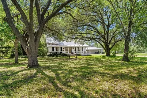 7824 Waldeck Cemetery Rd, Round Top, TX 78954