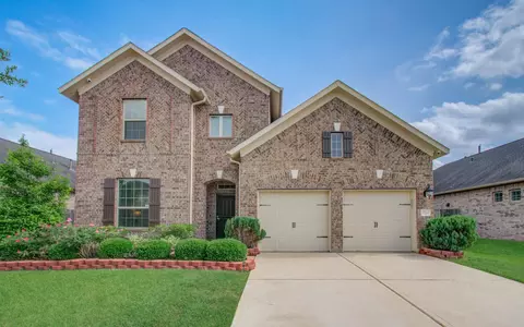 7610 River Pass Dr, Pearland, TX 77581