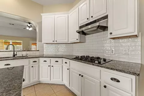Kitchen - 922 Spring Source Pl, Spring, TX 77373 photo 3 of 5