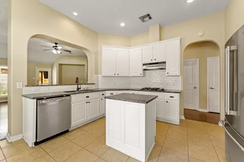 Kitchen - 922 Spring Source Pl, Spring, TX 77373 photo 1 of 5