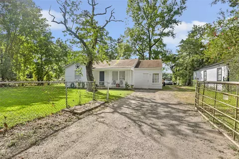 305 Cherry Creek Rd, Dayton, TX 77535
