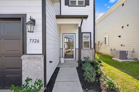 7326 Madison Commons Ln, Houston, TX 77075