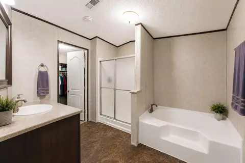 Bath - 14633 Forest Tower Ct, Conroe, TX 77306 photo 1 of 2