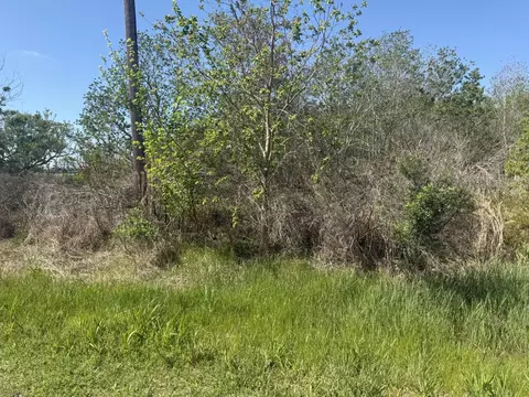 01 W Bayshore Rd, Oak Island, TX 77514