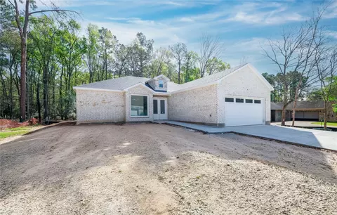 1049 Broadmoor Dr, Huntsville, TX 77340